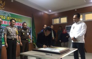 BUPATI OKU SELATAN SAKSIKAN PENANDATANGAN PENCANGANAN ZONA INTERGRITAS PN BATURAJA
