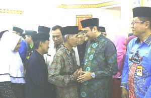 Bupati Agung Berikan sambutan kepada jamaah umroh Dan perjalan Rohani di Aula Tapis pemkab Lampura