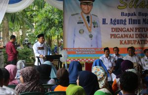 Bupati Agung Hadiri silahturahmi bersama petugas kebersihan di kantor dinas lingkungan Hidup (DBH)
