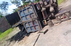 Tragis !!! Di kabarkan ada sopir Batubara Tewas Tertimpa mobilnya sendiri ?