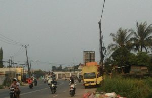 Tumpukan Sampah Dijayanti Tangerang Berserakan Kejalan Raya