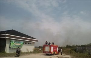 Lahan Kawasan RS.Pratama dan SMPN 06 GELUMBANG terbakar