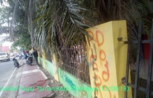 CORETAN DINDING HIASI PAGAR TAMAN KOTA PRABUJAYA