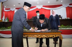 DPRD Provinsi Tetapkan HDMY Gubernur dan Wakil Gubernur Terpilih 2018