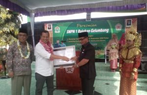 PERESMIAN SMPN 1 RUJUKAN GELUMBANG PENUH BANGGA