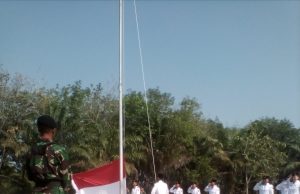 PENGIBARAN SANG MERAH PUTIH BERJALAN LANCAR