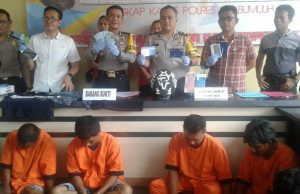 Polisi Ringkus Dua Bandit Pecah Kaca Spesialis Nasabah Bank
