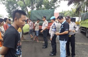 PULUHAN TRUK BATU BARA DI AMANKAN POLSEK GELUMBANG