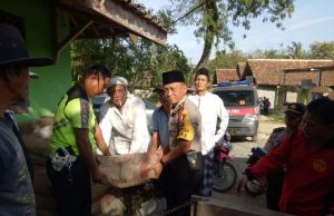 Kapolsek Cisoka Berikan Bantuan Material Bangunan Kepada Masjid AL-Fallah Disolear