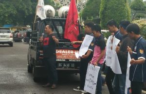 Gelar Aksi Demo, KAUKRP Tuntut Walikota Cabut Izin Lingkungan PTC dan Bongkar Gotel Ibis