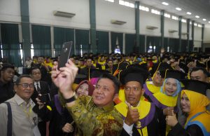 Herman Deru : Keberadaan Universitas Terbuka (UT) Sudah Teruji ” 864 Lulusan UT Palembang Terima Ijazah “