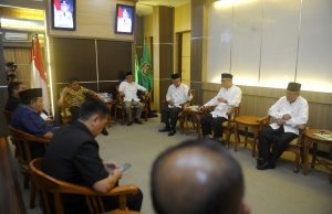 Herman Deru Terima Laporan Kubah Masjid Agung Bocor #Gubernur Minta Peran Perusahaan Bantu Perbaikan Melalui Dana CSR