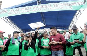 Hermalina Menangis Haru Dapat Rumah dari Herman Deru
