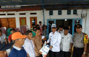 Bupati Mura Berikan Bantuan Korban Banjir