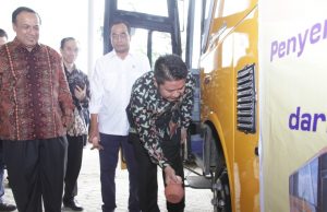 Dampingi Menhub ke Kampus Unsri, Herman Deru : Payo Naek LRT