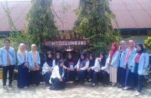UIN Berikan Cindera Mata Di SDN 6 Gelumbang