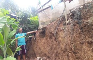 Akibat Erosi Rumah Warga Nyaris Ambruk