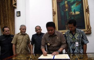 Gubernur dan Bulog Teken MoU Pengadaan Beras ASN Provinsi