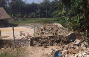 Komitmen Membangun Desa, Kades Karyawangi Fokuskan Insfrasrtuktur Jalan Lingkungan