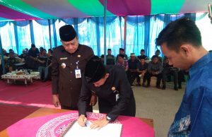 Sertijab Camat Kresek H CR Inton Kepada H A Zaenudin