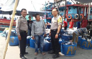 Patroli Dialog Polsek Kawasan Muara Baru Dibongkaran Ikan Dermaga Barat