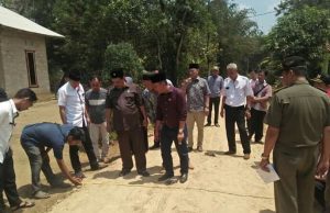 Diduga Pembangunan Jalan Onderlagh Dikerjakan Asal-asalan, Ketua DPRD Minta Bongkar Ulang