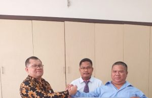 Peduli Terhadap Jurnalis, Bank Sumselbabel Bantu Seragam PWI PALI