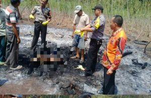 Polsek Sungkai Utara Polres Lampumg Utara Evakuasi Jasad Pria Diduga Hangus Terbakar