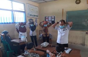 Cegah Penyakit ISPA dan Diare Puskesmas Tempirai Bagikan Masker Secara Gratis