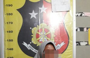Diduga Wanita Berjilbab Ini Ditangkap, Kediamannya Dijadikan Tempat Judi Jecpot
