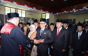 PELANTIKAN 35 ANGGOTA DPRD LAMBAR PERIODE 2019-2024 BERJALAN SUKSES