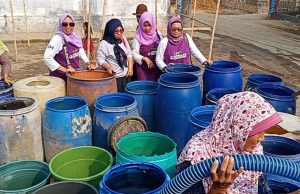 Peduli Warga Desa Tengkurak Komunitas Violet Club Kirim Bantuan Air Bersih