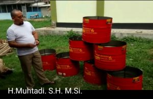 Kades Songgom Jaya Siapkan Tong Sampah Untuk Warga