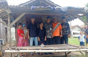 Camat Kronjo Terharu Saat Tinjau Rumah Warga TLH di Desa Pegenjahan