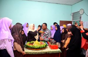 Sekda Kampar Rayakan Ultah Ke-48 Bersama Anak Panti Asuhan Putri Kasih Ibu Bangkinang