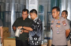 Direskrimsus Polda Banten Sidak Pabrik Produksi Masker Diduga Ilegal di Serang