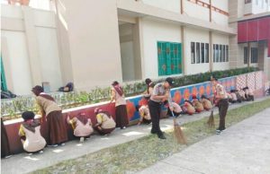 Cegah Berbagai Penyakit, Kanit Bintimas Dampingi Kapolres Lambar Lakukan Giat Bersih