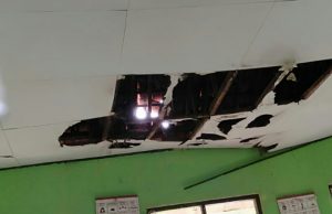 Ruang kelas 4 SDN Rajapolah 1 Sangat Memperihatinkan dan Nyaris Ambruk