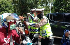 Dukung Imbauan WHO dan Pemerintah, LSM GRANSI Bagikan Seribu Masker ke Warga Palembang