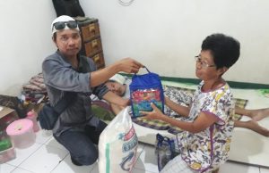 Forwal Lebak Berikan Bantuan Paket Sembako Bagi Warga Kurang Mampu