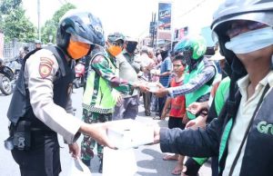 Polda Sumsel Distribusikan 1.500 Nasi Kotak Setiap Hari Untuk Pekerja Informal