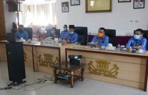 Plt Bupati Lampura Lalukan Video Conference Bersma Mendagri di Rumah Dinas Wabub