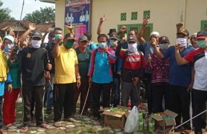 Cegah Covid -19, Pemdes Desa Sido Rahayu Bersama Warga Lakukan Penyemprotan Disinfektan