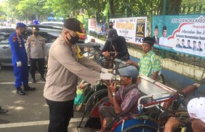 Polres Lebak Bagikan Sembako dan Masker Gratis Kepada Warga