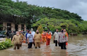 Kapolres Cilegon Bersama Forkopimda Tinjau Langsung Lokasi Banjir