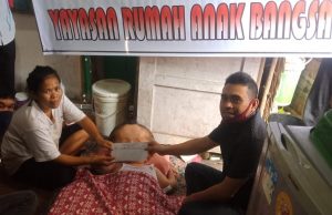 Peduli Kemanusiaan YRAB Kunjungi Rozali Warga Ogan Ilir Penderita Hidrosefalus