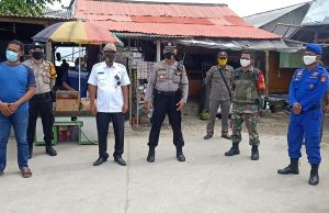 Camat dan Kapolsek Kronjo Sidak ke Pulau Cangkir, Ingatkan Pedagang Patuhi PSBB