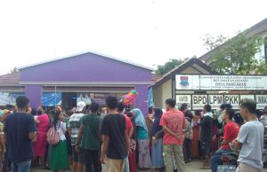 Pertanyakan Bantuan Dampak Covid-19, Puluhan Warga Datangi Kantor Desa Pabuaran