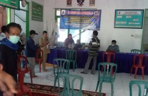 Penyalurkan BLT Tahap Dua Dampak Covid-19 Kepada 327 KK di Desa Girimukti Berlangsung Kondusif