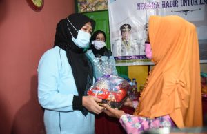 Bantu Lansia, Fauziah Mawardi Yahya Blusukan Ke Kertapati